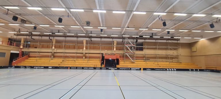 Invändigt byggd ställning - Sporthallen i Hudiksvall